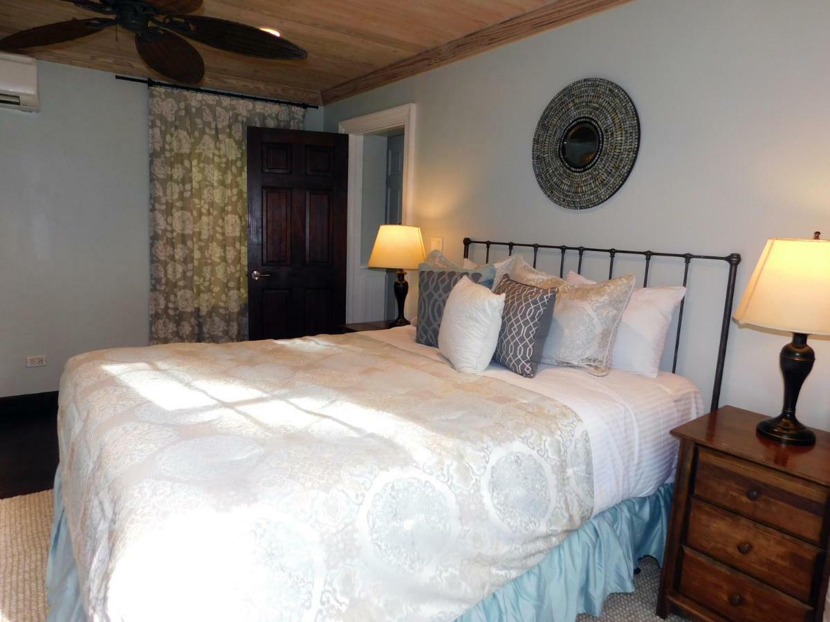 Sapodilla House Hotel Dunmore Town Eksteriør billede